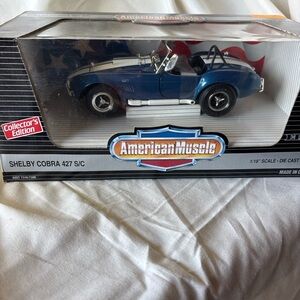 Ertl American Muscle Shelby Cobra 427 S/C Die-Cast Blue/White Stripes 1:18 Model